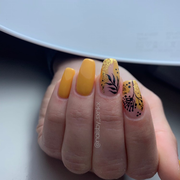 ntn 129 artistic gel black płatki alu gold.jpeg