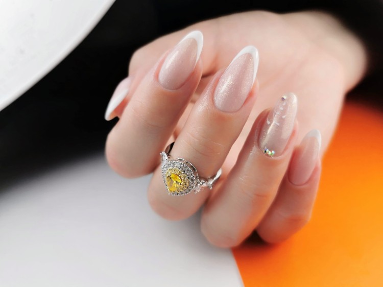 molly 305, hollywood gold, white.jpeg