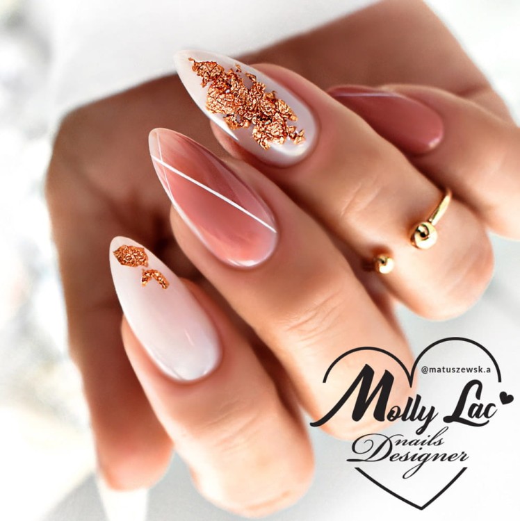@molly_lac-nr-526,-mleczny-kolor-to-baza-Milky-Way.-Metaliczne-elementy-to-pazlotko.jpg