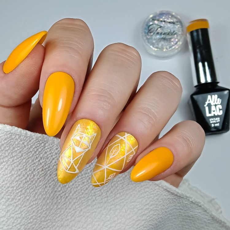 kolor-40,-biały-artistic-gel-i-twinkle-effect.jpg
