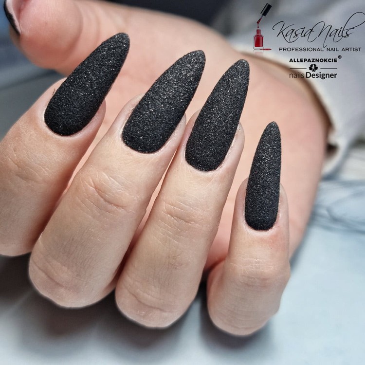 Ultimate-black-Molly-Lac-,-Brilliance-effect-black,.jpg