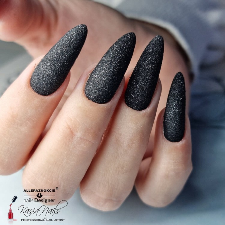 Ultimate-black-Molly-Lac-,-Brilliance-effect-black.jpg