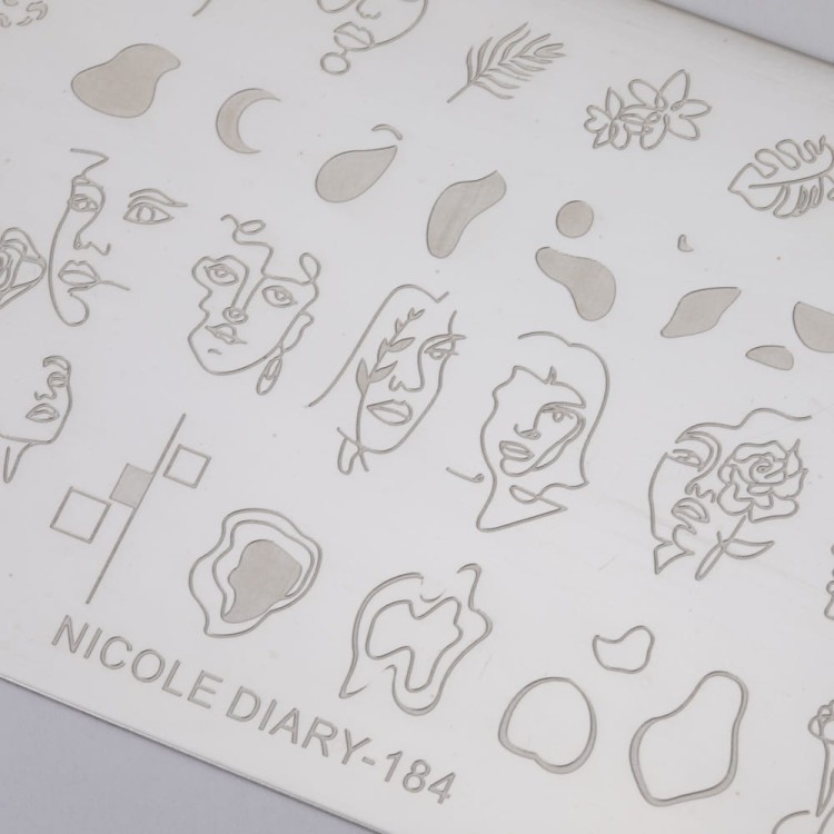 BLASZKA-DO-PAZNOKCI-S-NICOLE-DIARY-184_2.jpg