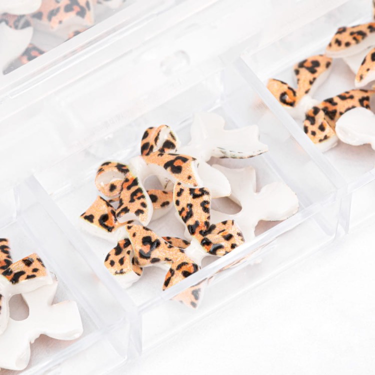 Ozdoby do paznokci Molly Nails kokardki 3D panterka 45 szt 3.jpg