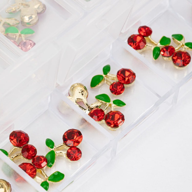 Ozdoby do paznokci Molly Nails kasetka z cyrkoniami wiśnie 36 szt 3.jpg