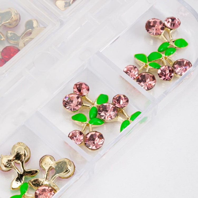 Ozdoby do paznokci Molly Nails kasetka z cyrkoniami wiśnie 36 szt 4.jpg