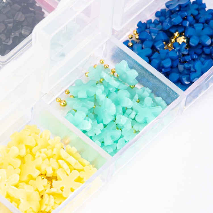 Ozdoby do paznokci Molly Nails akrylowe kwiatki mix kolorów ok 300 sztuk kasetka 4.jpg