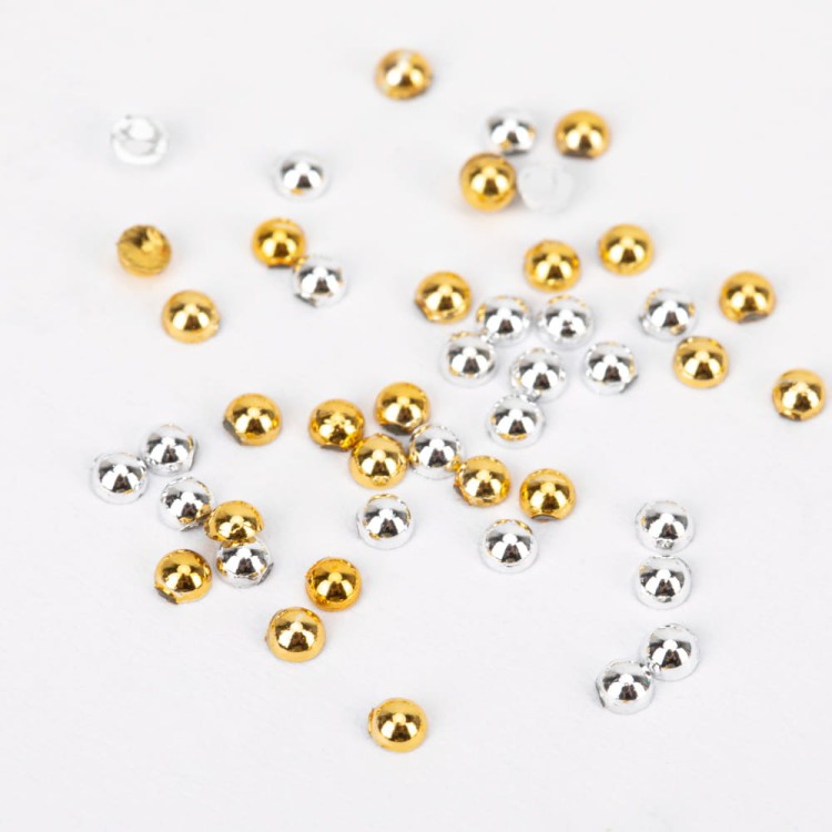 Kasetka z ozdobami ćwieki mix kolorów Molly Nails 2.jpg