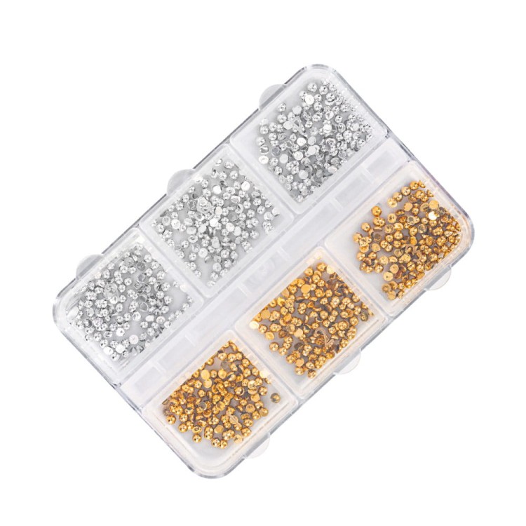 Kasetka z ozdobami ćwieki mix kolorów Molly Nails 5.jpg