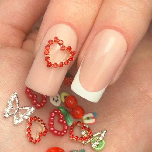 Ozdoby do paznokci kasetka mix ozdób ok 100 szt 2.jpg