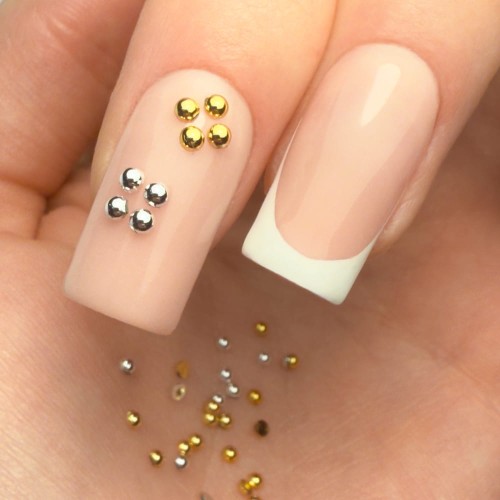 Kasetka z ozdobami ćwieki mix kolorów Molly Nails 2.jpg