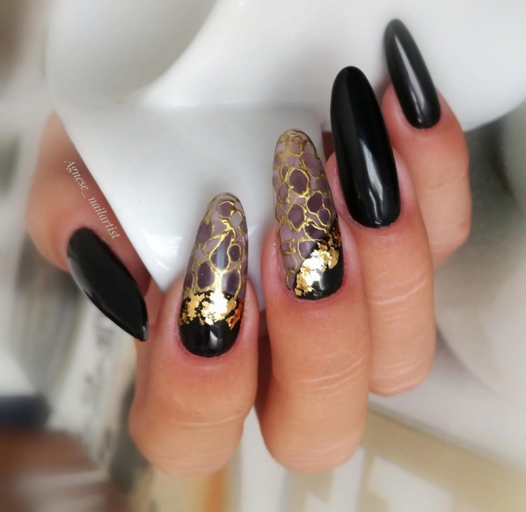 LAKIER HYBRYDOWY MOLLY NAILS ULTIMATE BLACK 8g 4.jpg