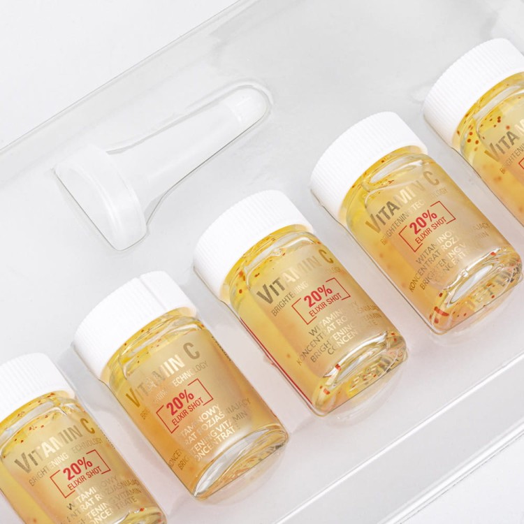 Witaminowy koncentrat rozjaśniający Farmona Vitamin C 20% elixir shot 25 ml 3.jpg