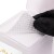 Waciki bezpyłowe perforowane do paznokci Molly Nails białe 5x5 cm 200 szt 5.jpg