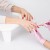 Podpórka do manicure na nóżkach Molly Nails biała 3.jpg
