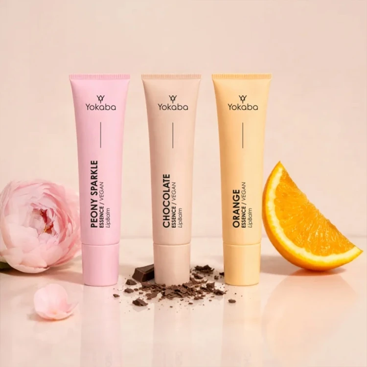 Balsam pielęgnujący do ust Yokaba Peony Sparkle 15 ml 4.jpg