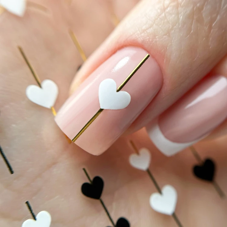 Naklejki do paznokci samoprzylepne serduszka SWA75 Molly Nails 4.jpg