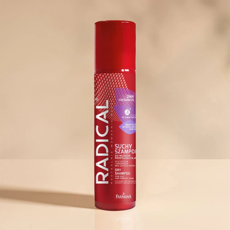 Suchy szampon do włosów przetłuszczających się Farmona Radical Extra Świeżość 180 ml 2.jpg
