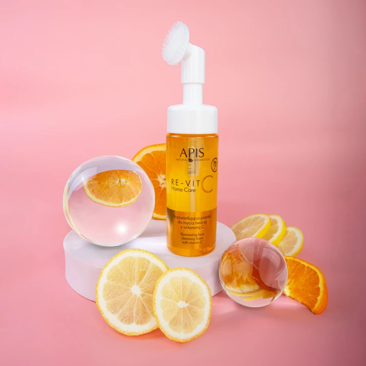 Rozświetlająca pianka do mycia twarzy z witaminą C RE-VIT C 150ml 2.jpg
