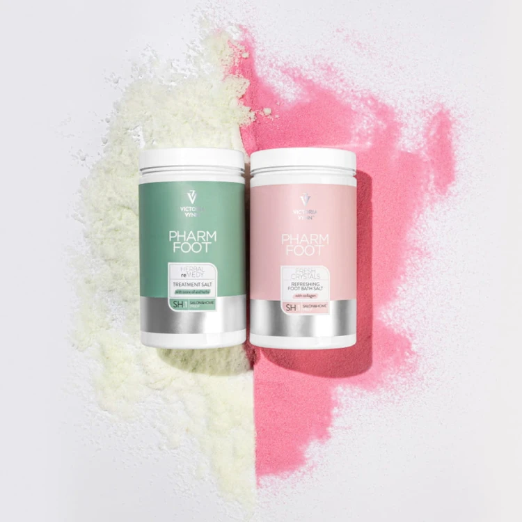 Sól zabiegowa z oliwą ozonowaną i ziołami Victoria Vynn Pharm Foot Herbal reMEDY 500g (2).jpg