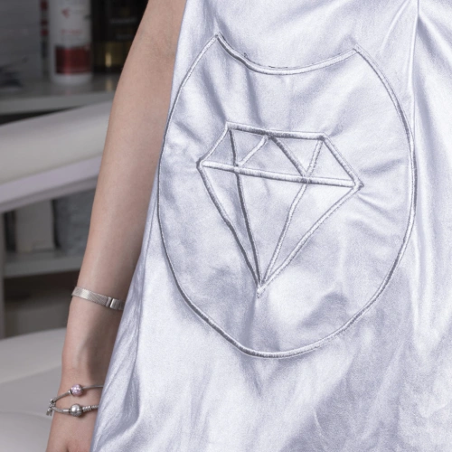 Fartuszek-kosmetyczny-Diamond-Silver-4 (1).webp