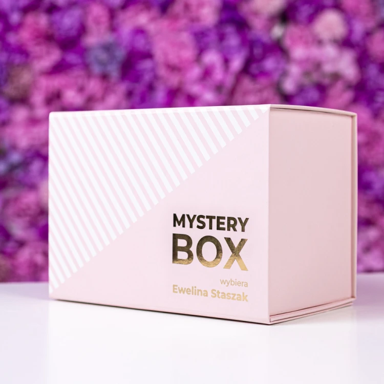 MollyNails Mystery Box Pudełko Niespodzianka do Paznokci Wybór Eweliny Staszak Wartość 250 zł+ (3).jpg