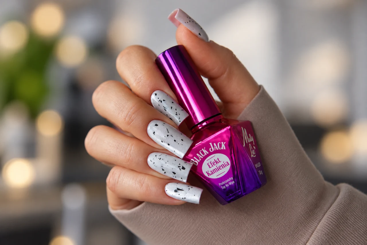 manicure hybrydowy z topem z efektem kamienia