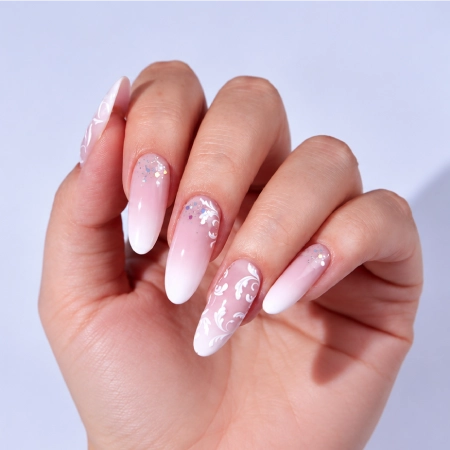 ślubny manicure z botanicznym ornamentem
