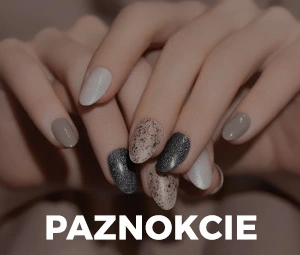 dłonie z delikatnym manicure, pod spodem napis "paznokcie"